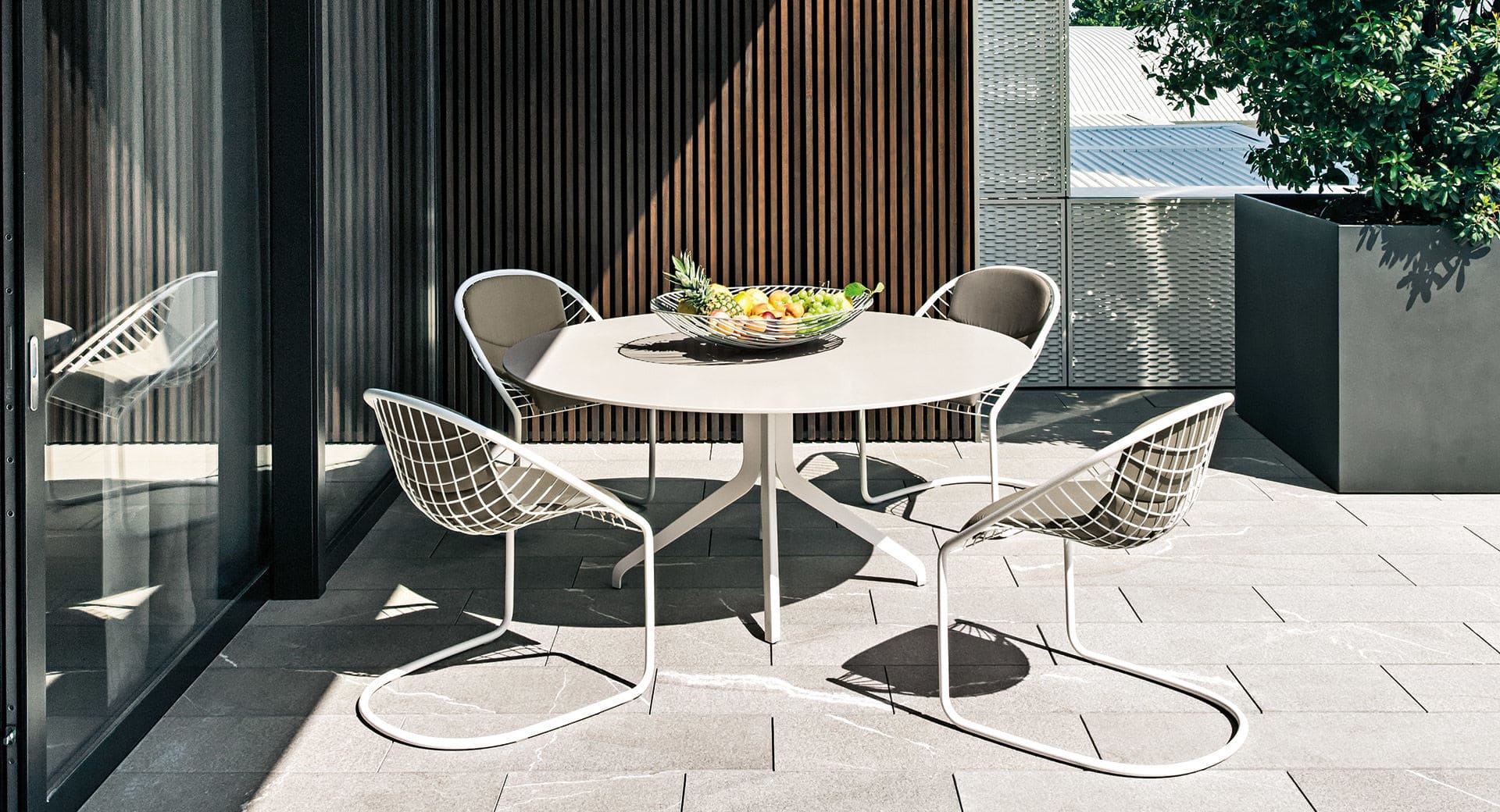 Sfera design Minotti canteen