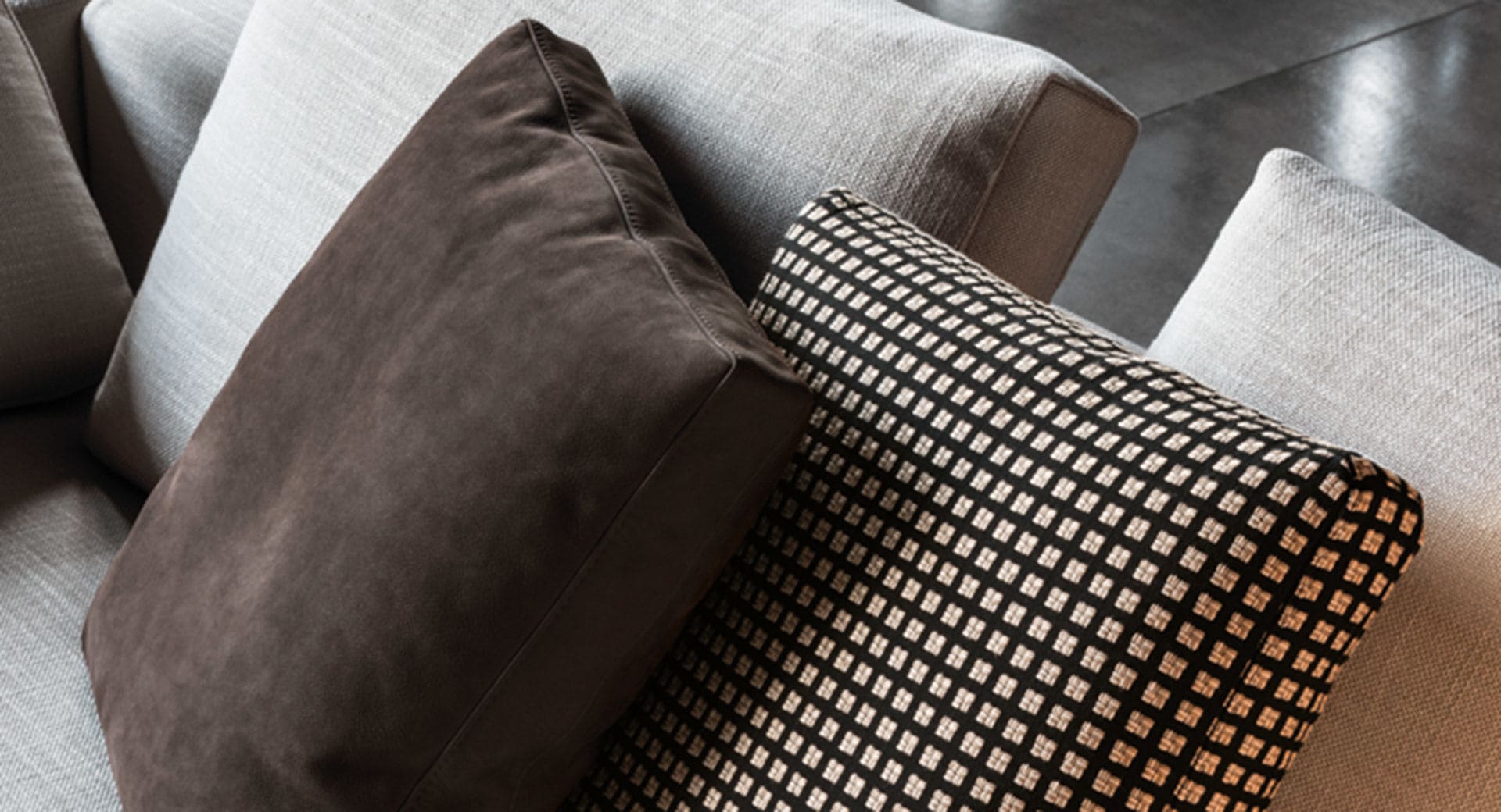 Sfera design Minotti accessories furniture Milano